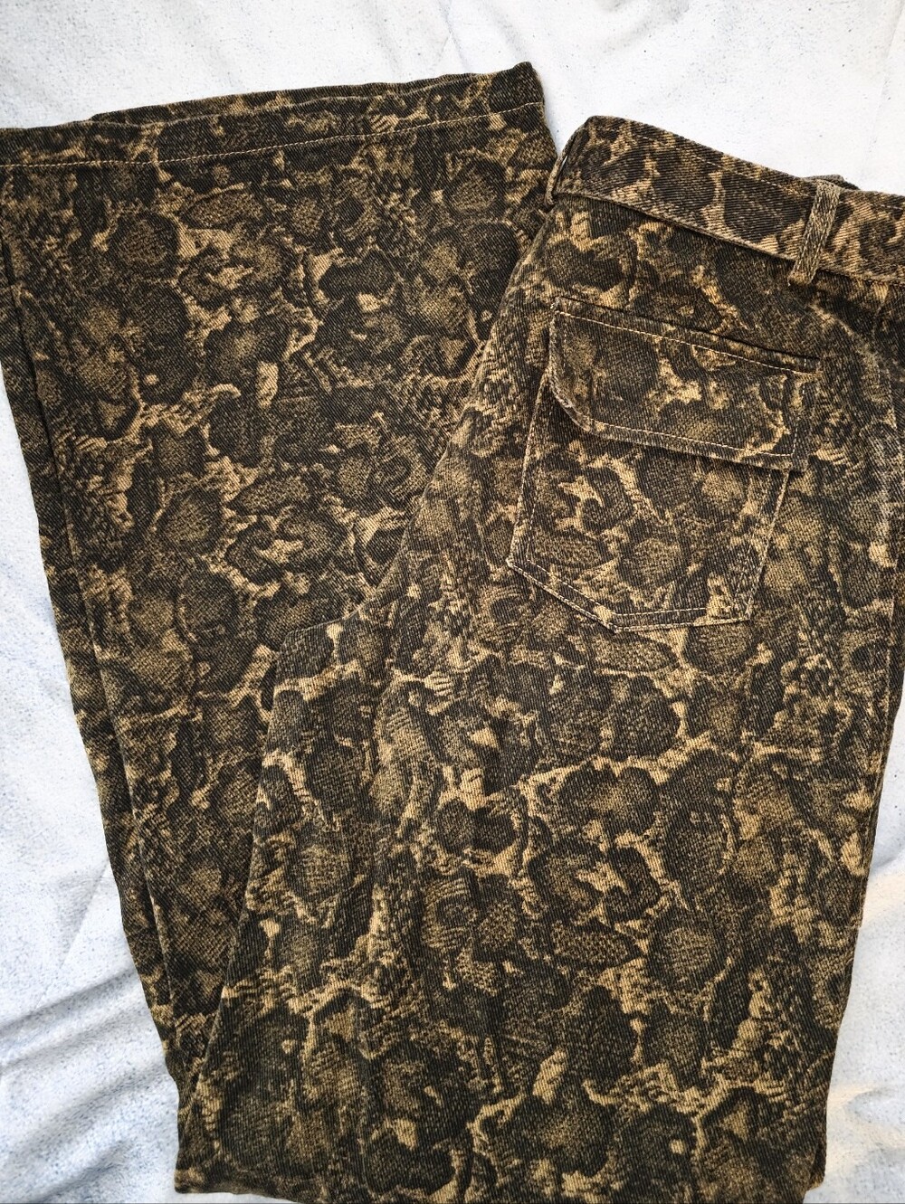 Wide-Leg Cargo Pants in Olive Green Leopard